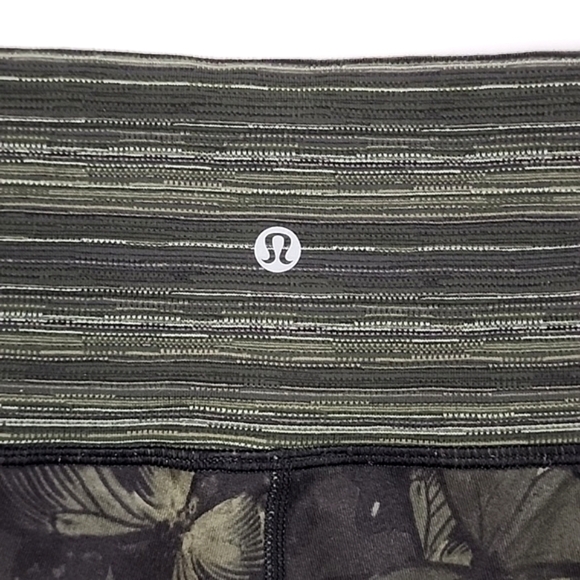 Lululemon Biggie So Fly Butterfly Fatigue Green Training Short 5" Inseam Size 10 - Picture 5 of 11